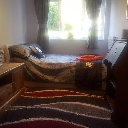 Stayinwoking At 30 Woodlands Horsell Zewnętrze zdjęcie