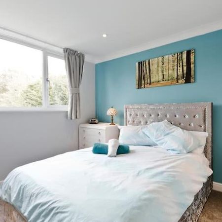 Stayinwoking At 30 Woodlands Horsell Zewnętrze zdjęcie
