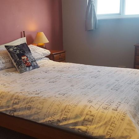 Stayinwoking At 30 Woodlands Horsell Zewnętrze zdjęcie