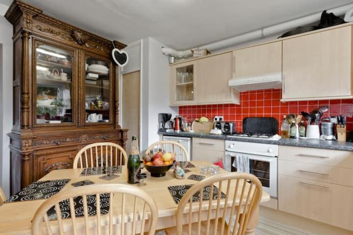 Stayinwoking At 30 Woodlands Horsell Zewnętrze zdjęcie
