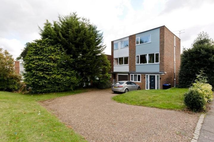 Stayinwoking At 30 Woodlands Horsell Zewnętrze zdjęcie