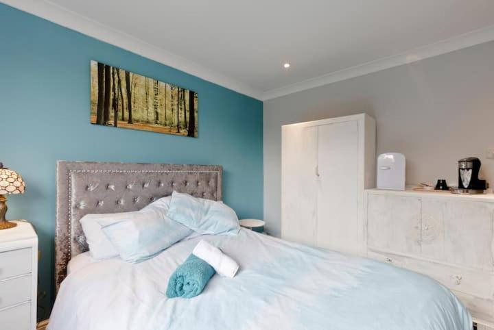 Stayinwoking At 30 Woodlands Horsell Zewnętrze zdjęcie