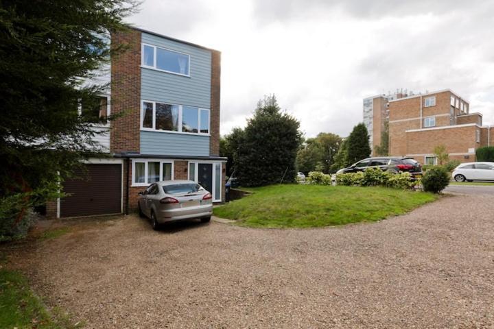 Stayinwoking At 30 Woodlands Horsell Zewnętrze zdjęcie