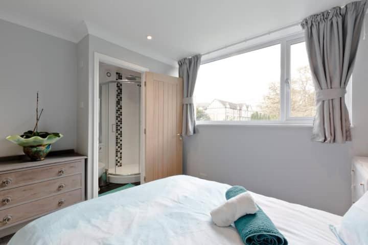 Stayinwoking At 30 Woodlands Horsell Zewnętrze zdjęcie