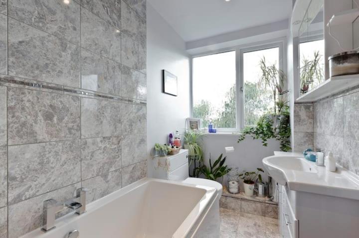 Stayinwoking At 30 Woodlands Horsell Zewnętrze zdjęcie