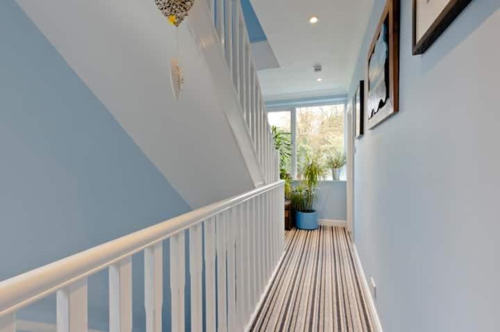 Stayinwoking At 30 Woodlands Horsell Zewnętrze zdjęcie